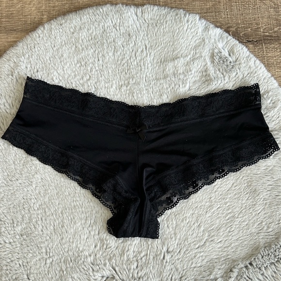 Victoria’s Secret Lace Trim Cheeky Panty M - Picture 1 of 4